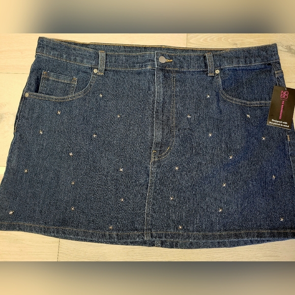 Time and Tru Dresses & Skirts - Embellished Silver Star Denim Mini Skirt NWT